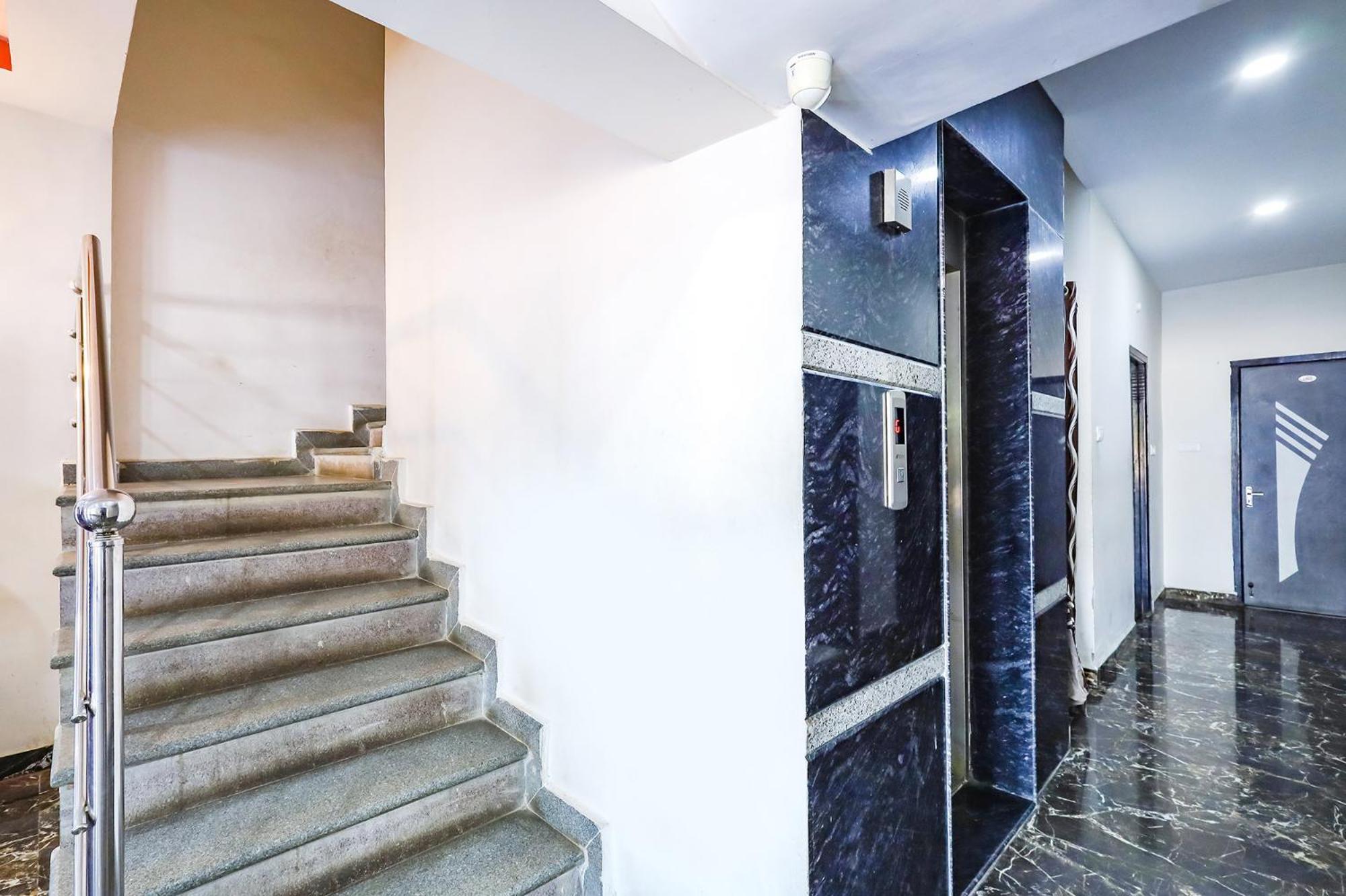 Capital O Lakshmi Residency Hotel Тирупати Екстериор снимка