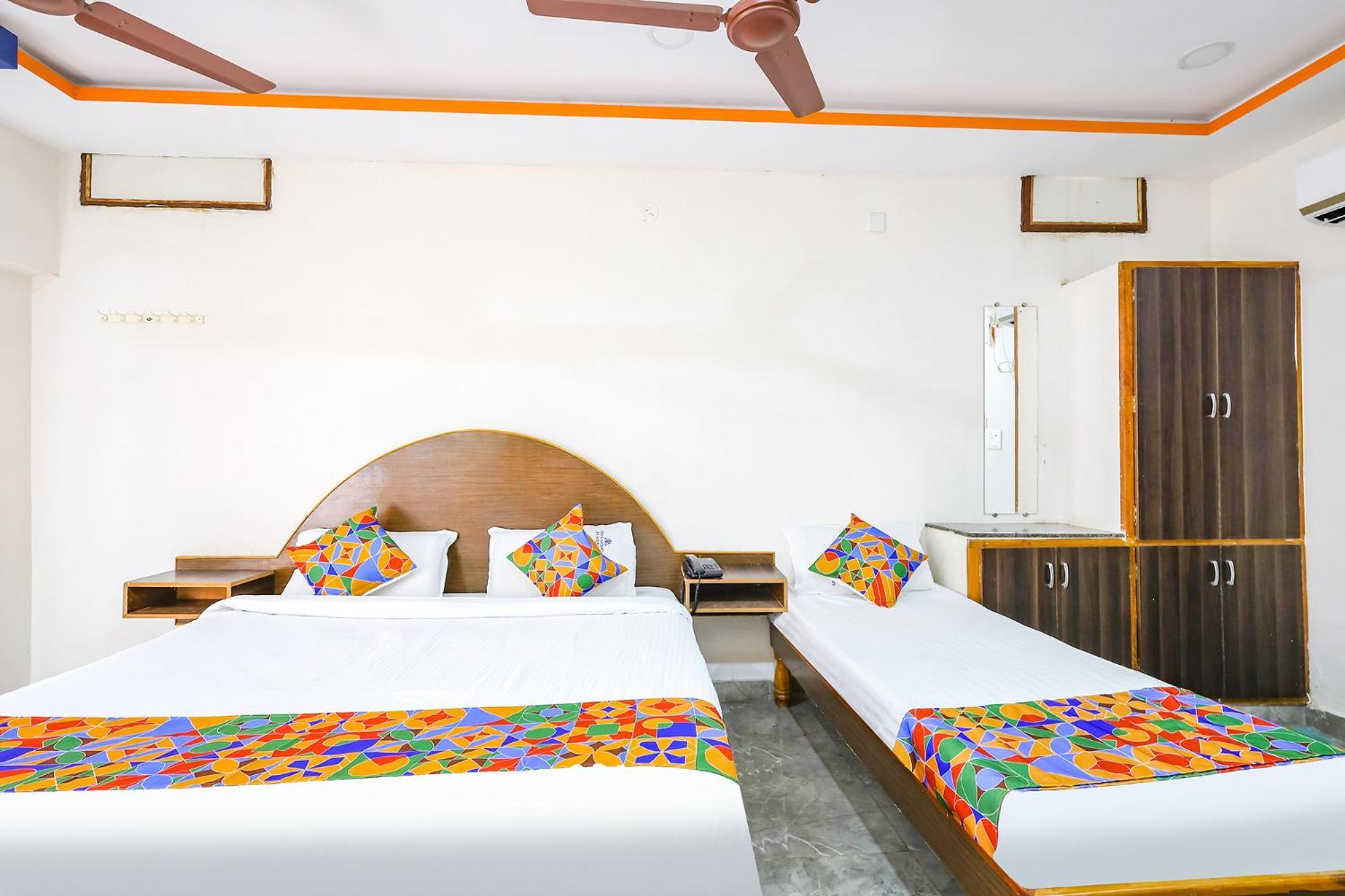 Capital O Lakshmi Residency Hotel Тирупати Екстериор снимка