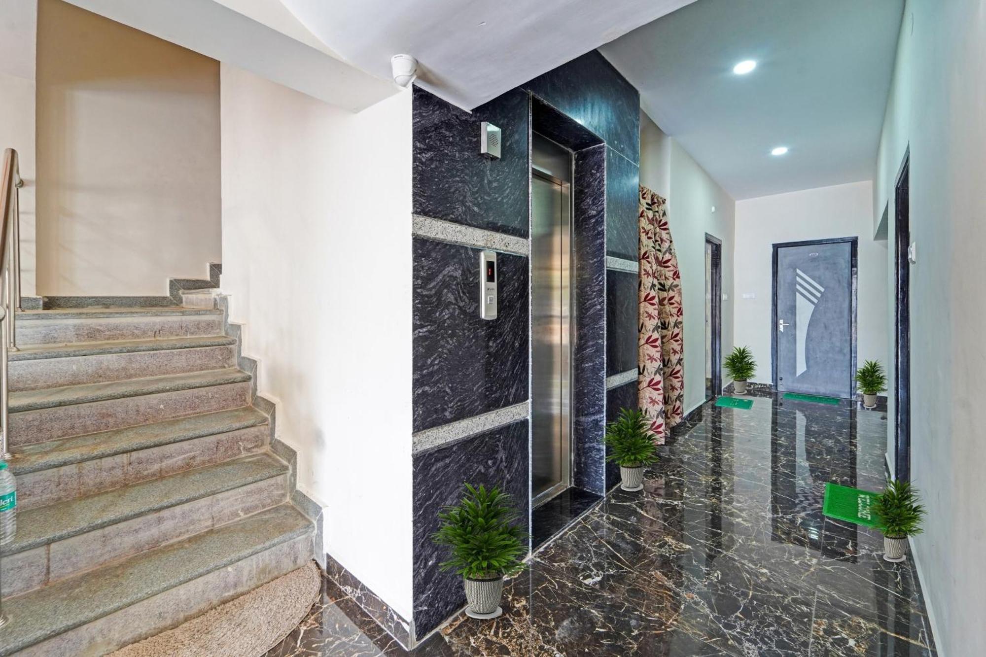 Capital O Lakshmi Residency Hotel Тирупати Екстериор снимка