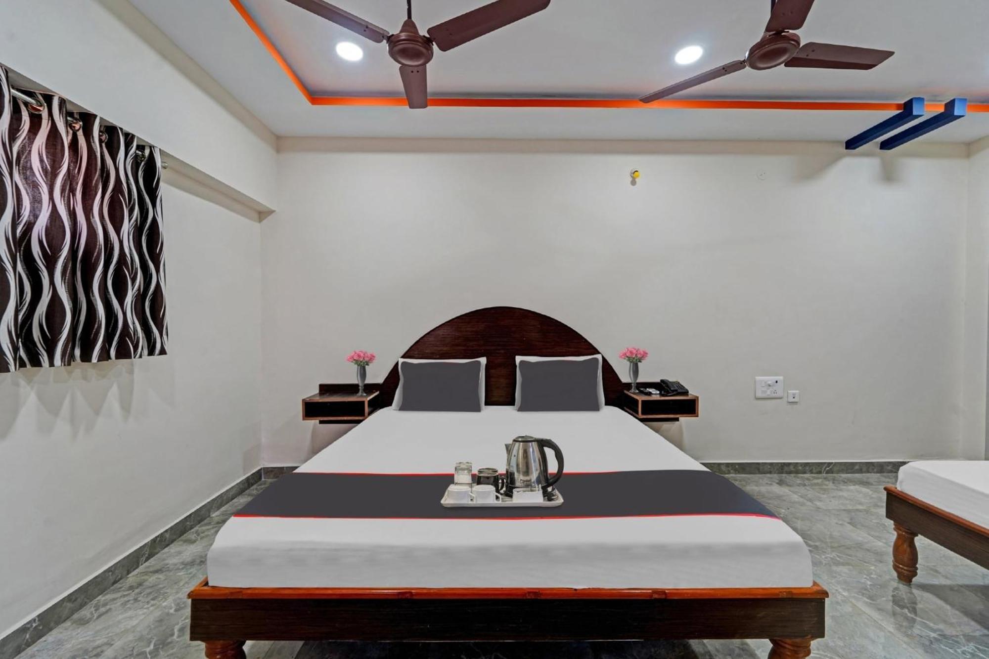 Capital O Lakshmi Residency Hotel Тирупати Екстериор снимка