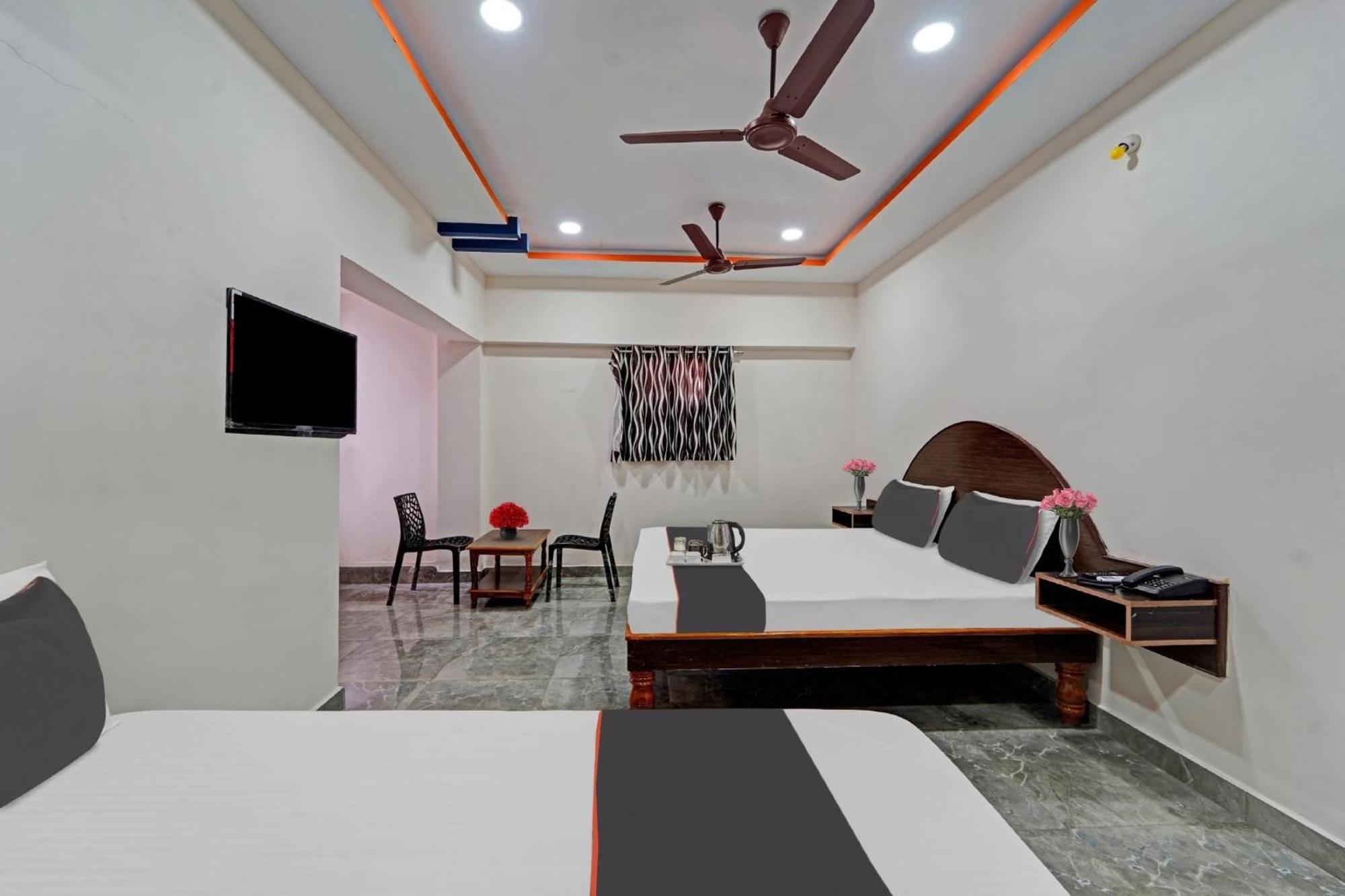 Capital O Lakshmi Residency Hotel Тирупати Екстериор снимка