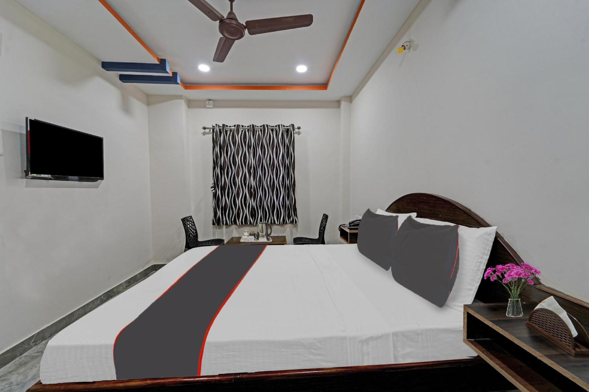 Capital O Lakshmi Residency Hotel Тирупати Екстериор снимка